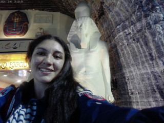 Ratienterciopelo - Ich bin ein etwas konservatives Mädchen, ich bin Künstlerin und Designerin, meine Reise als Model dauert nun schon ein paar Jahre an, sie war sehr schwierig, aber ist interessant, und sie hat mir auch erlaubt, als Person zu wachsen.  Ich mag es, freundlich zu allen Menschen zu sein.